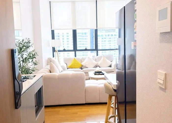 Luxury 1 Bedroom L Bts 2 Mins L Pool And Gym Apartamento