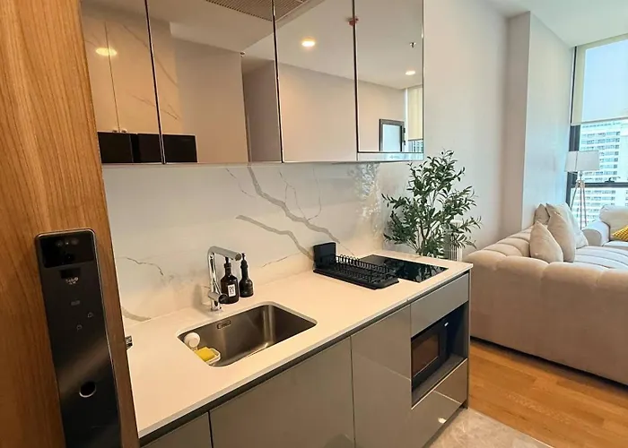 Luxury 1 Bedroom L Bts 2 Mins L Pool And Gym Apartamento